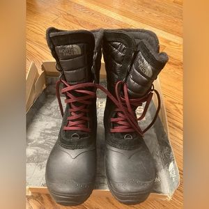 Black the  north face boot